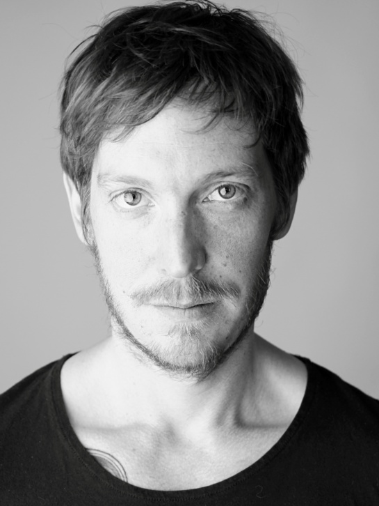 Photo de casting de Adam Kosh